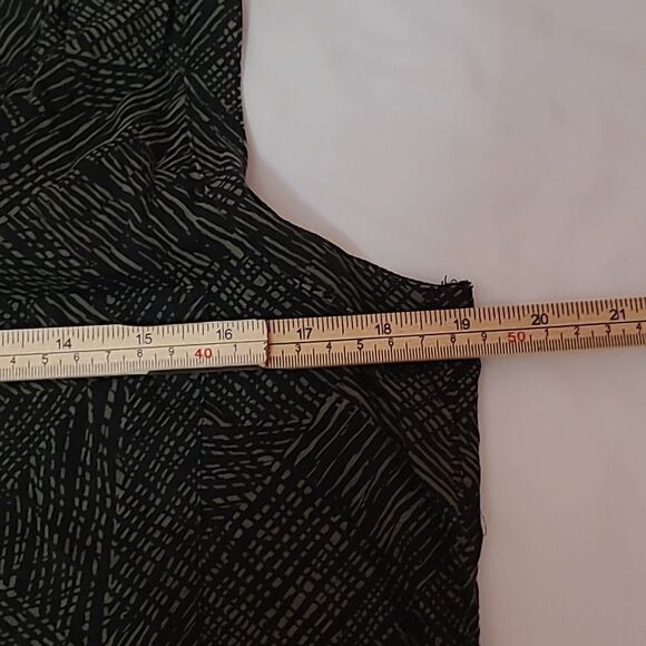 Converse one star sheer olive green print sleeveless blouse size M womens - Picture 6 of 10